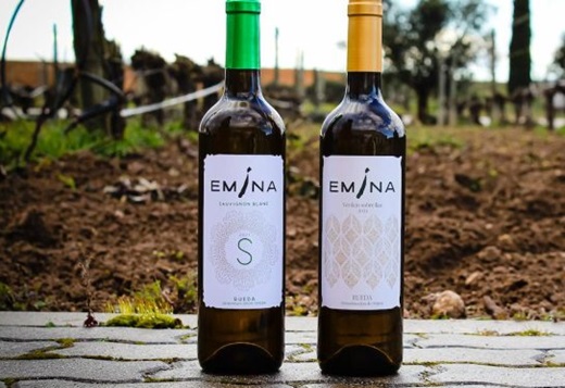 Los vinos Emina Verdejo y Emina Sauvignon Blanc los elabora la bodega Emina Rueda en Medina del Campo, Valladolid de sus viñedos en Villalba, Pozaldez y Valdestillas